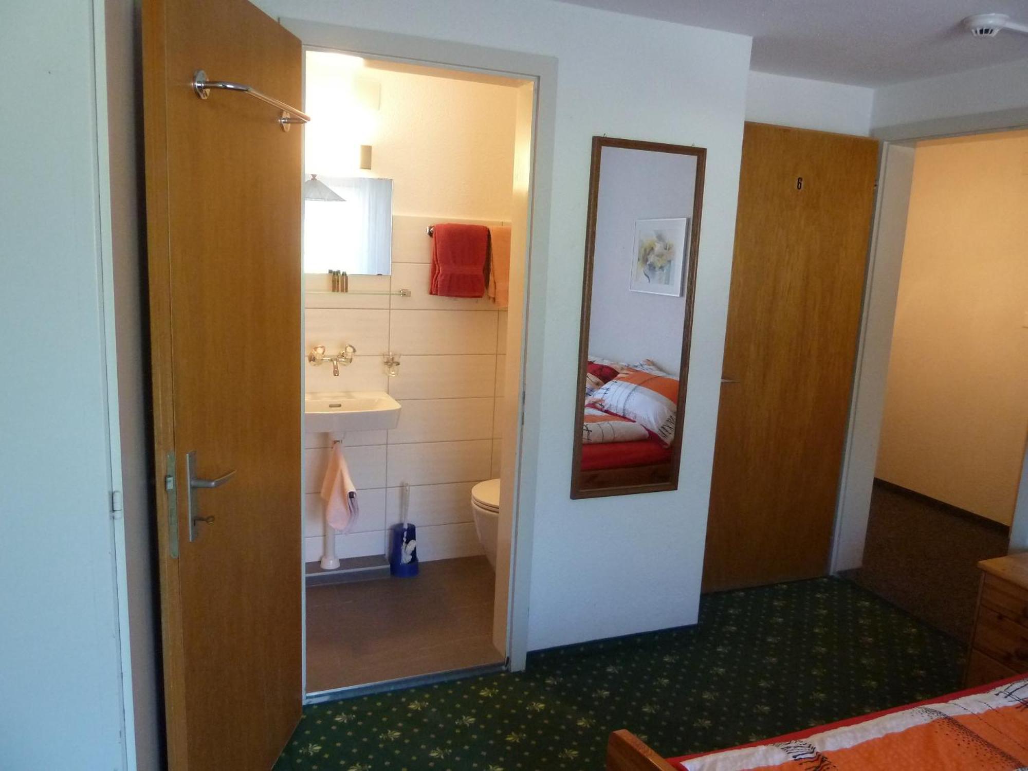 Hotel Restaurant Sunnmatt Aeschi Bei Spiez 外观 照片